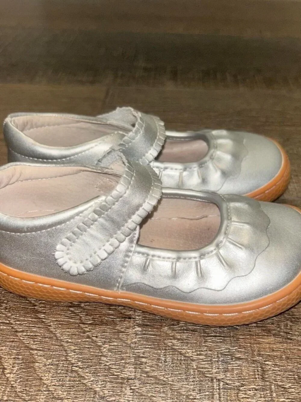 Livie & Luca Silver Flats Girls Size 11